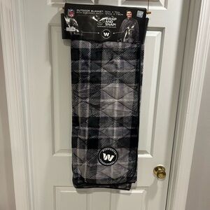 NWT NFL Washington Commanders Black & Gray Plaid Outdoor Wrap Snap Blanket